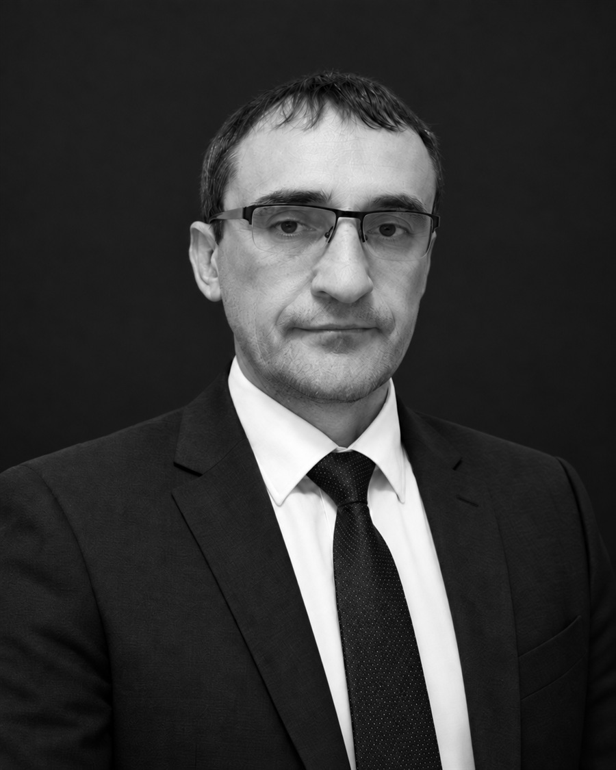 Виталий Осипович, научный руководитель, директор